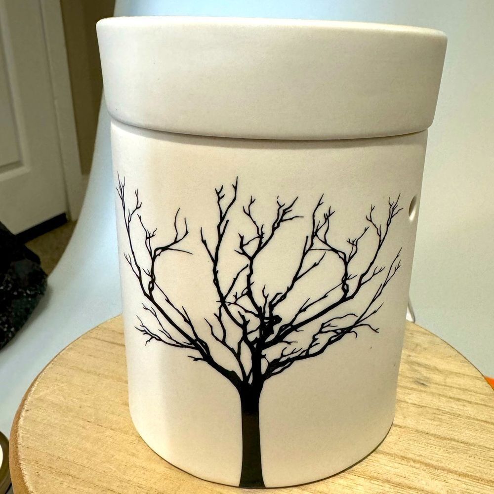 SCENTSY WAX WARMER”TILIA”